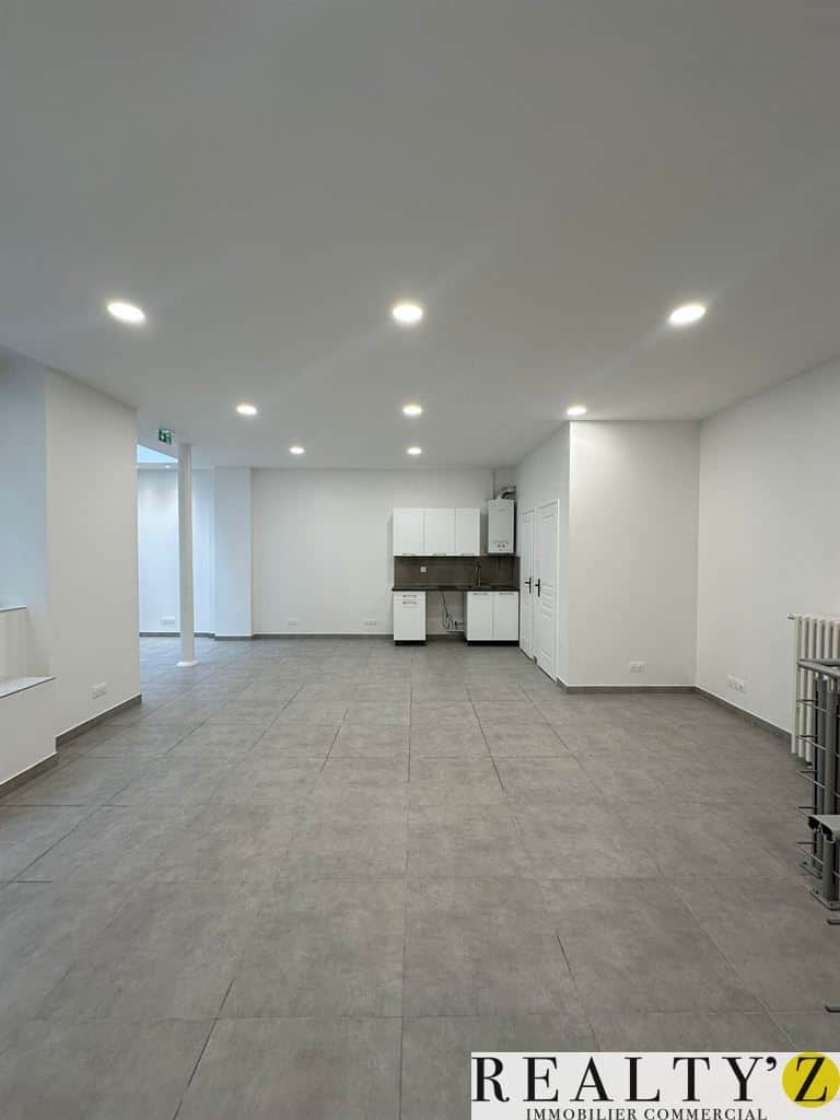 Local commercial · 203 m² · Location — photo 1