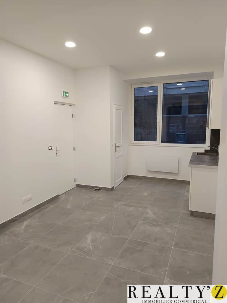 Local commercial · 38 m² · Location — photo 1