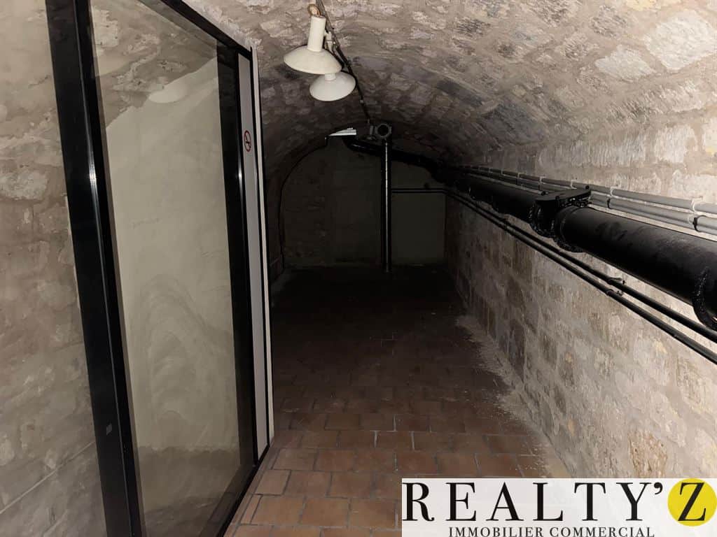 Local commercial · 156 m² · Location — photo 1