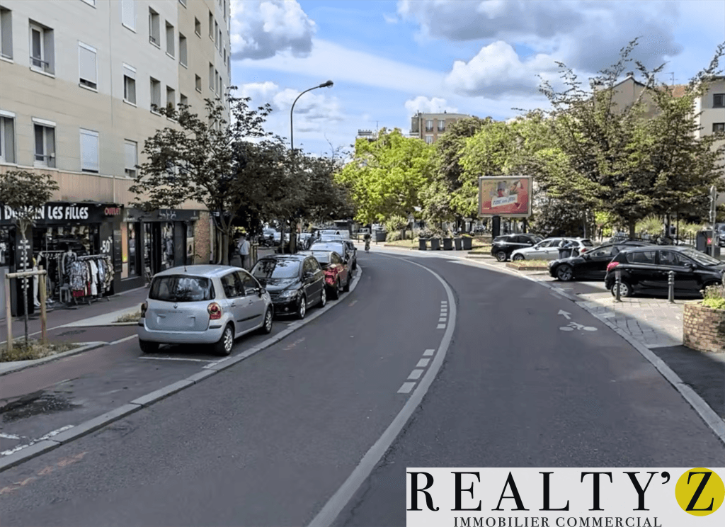 Local commercial · 863 m² · Location — photo 1