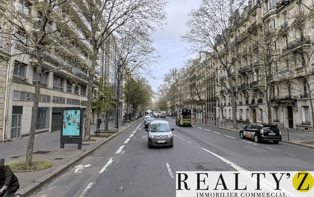 Local commercial · 146 m² · Location — photo 1