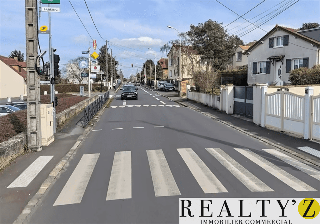 Local commercial · 54 m² · Location — photo 1