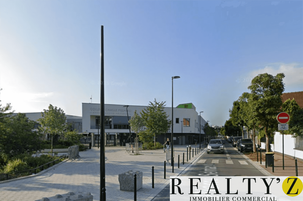 Local commercial · 275 m² · Location — photo 1