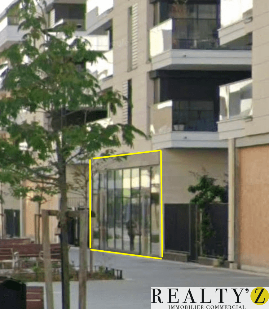 Local commercial · 152 m² · Location — photo 1