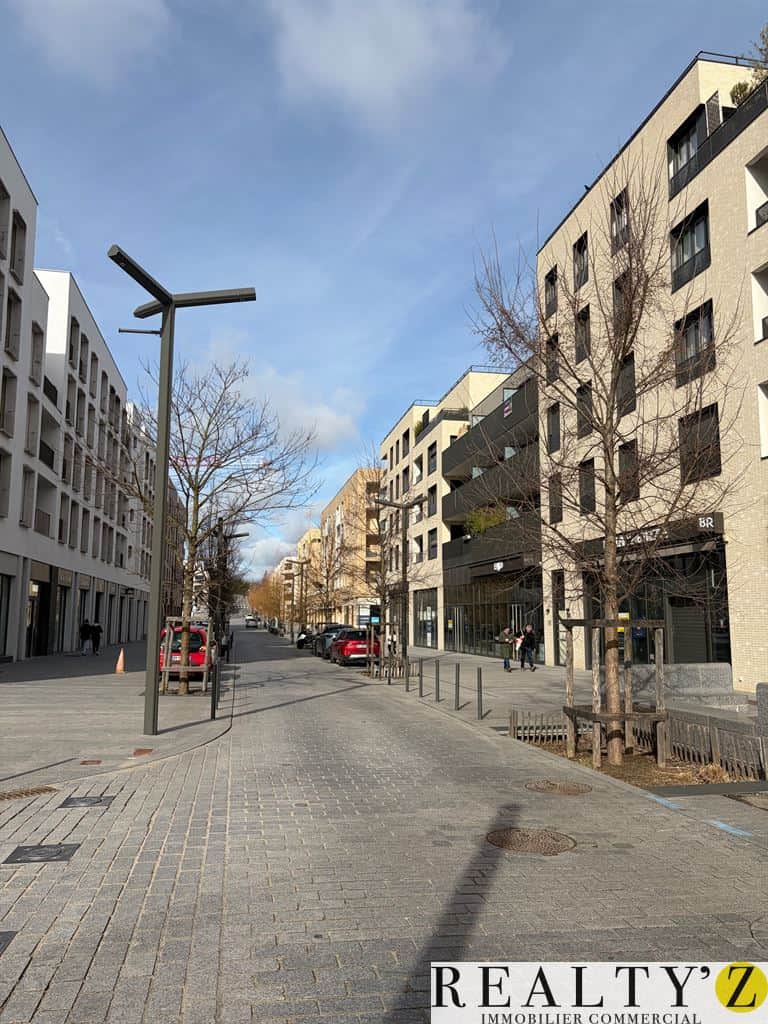 Local commercial · 133 m² · Location — photo 1