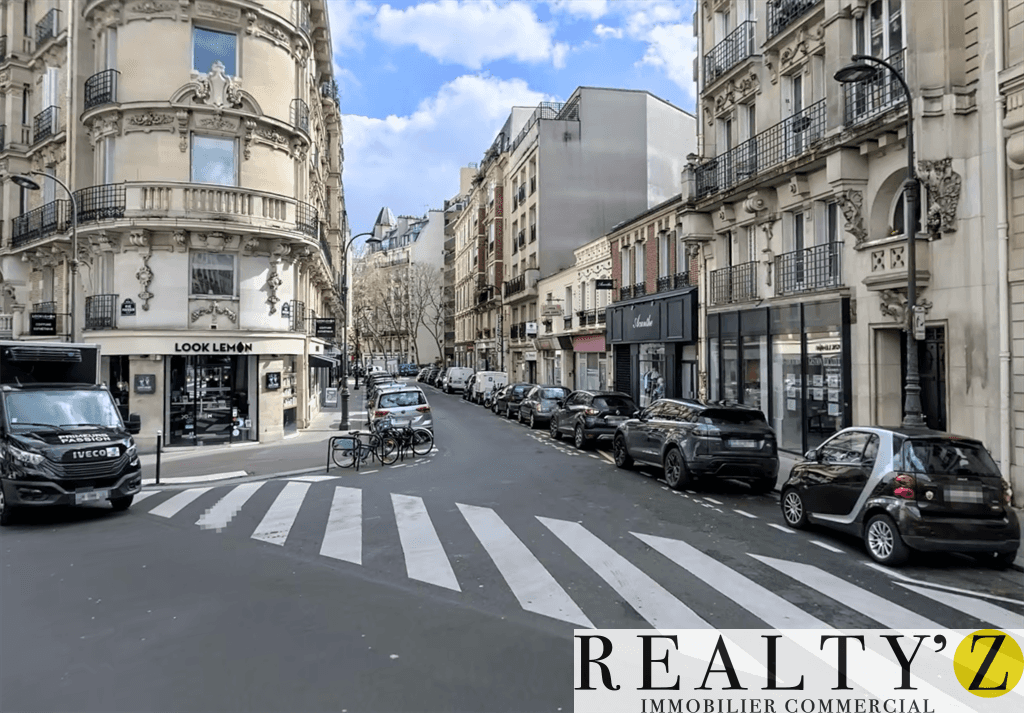Local commercial · 67 m² · Location — photo 1