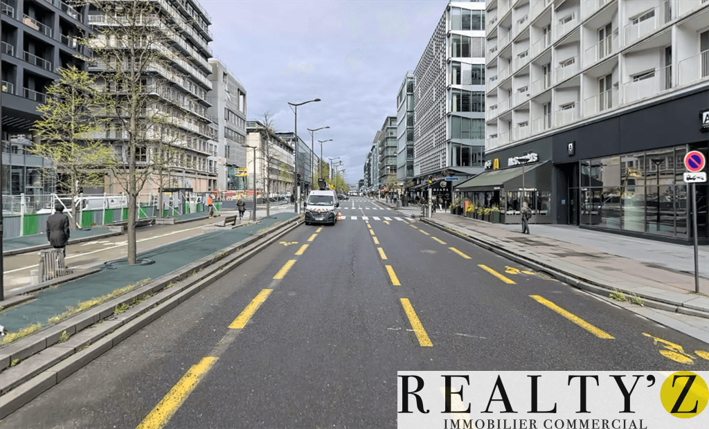 Local commercial · 244 m² · Achat des murs — photo 1