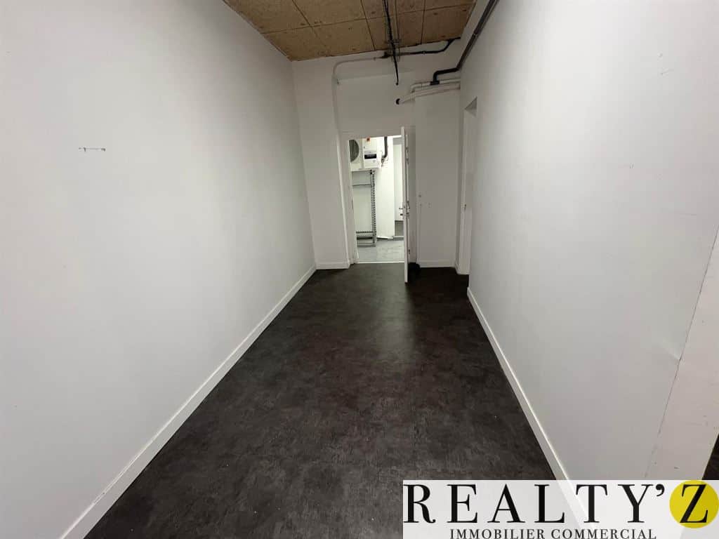 Local commercial · 104 m² · Location — photo 1