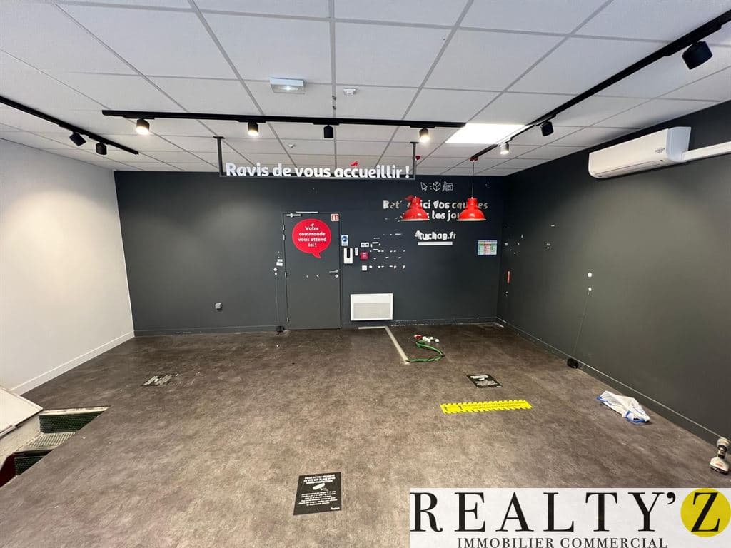 Local commercial · 104 m² · Location — photo 1