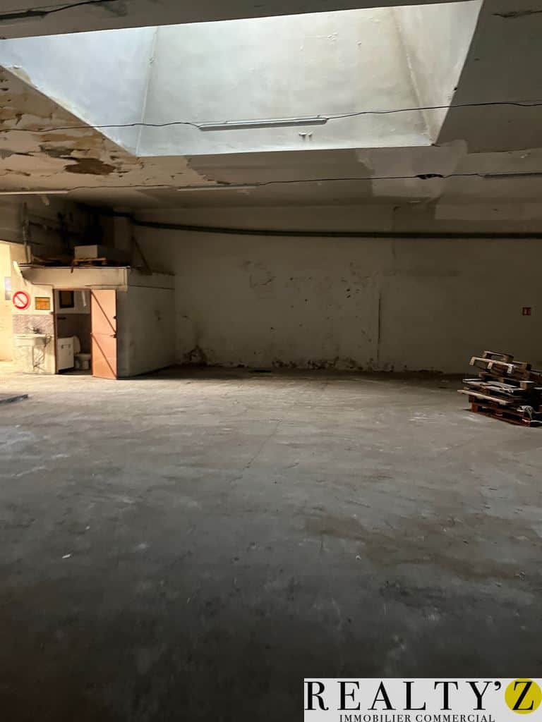 Local commercial · 475 m² · Location — photo 1