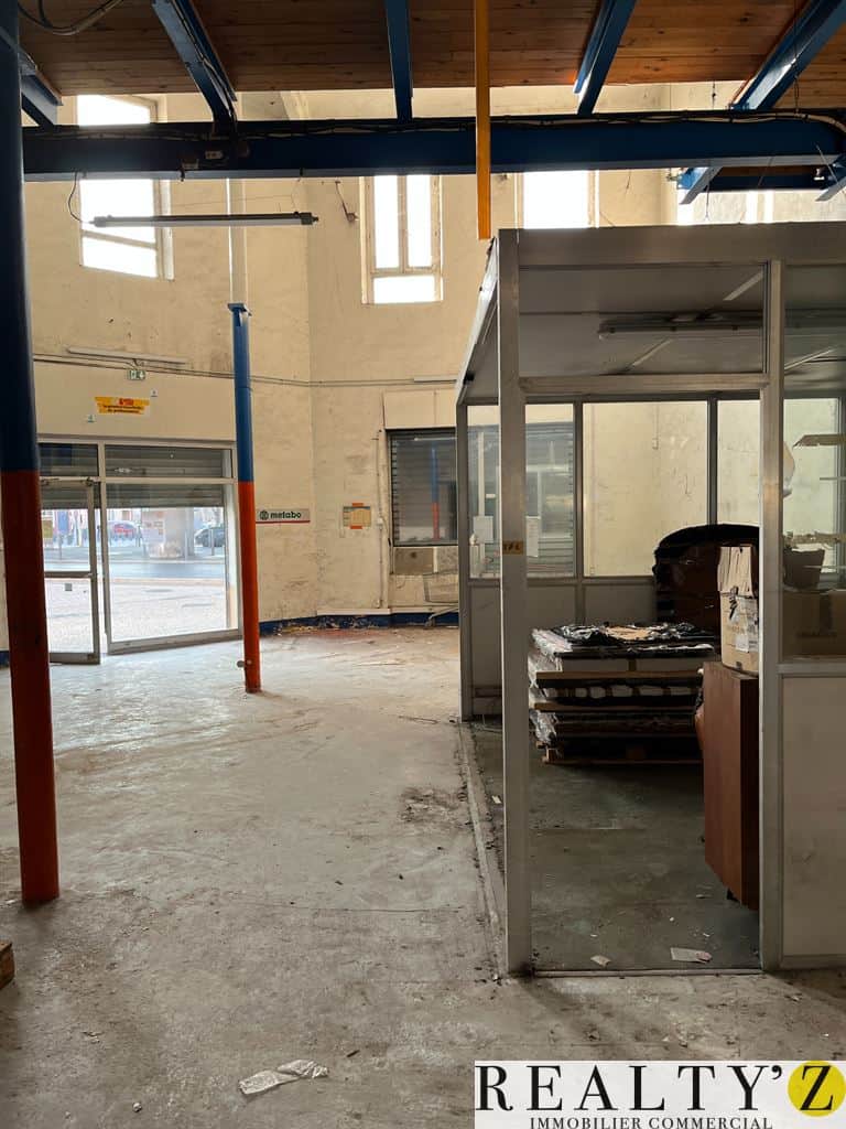 Local commercial · 475 m² · Location — photo 1