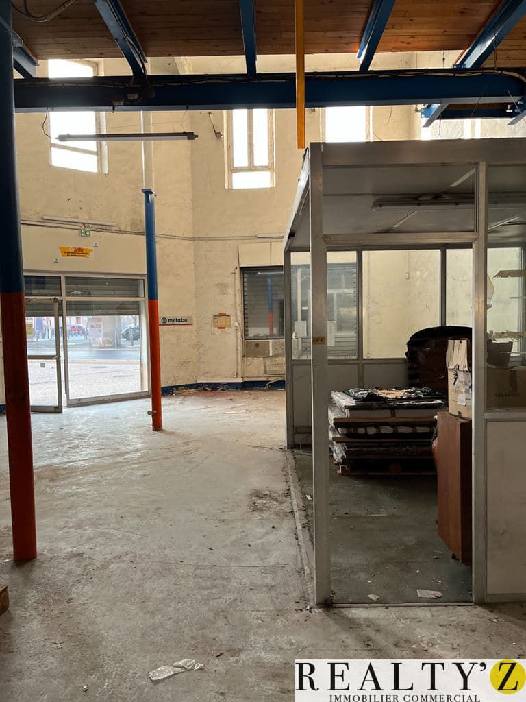 Local commercial · 475 m² · Location — photo 1