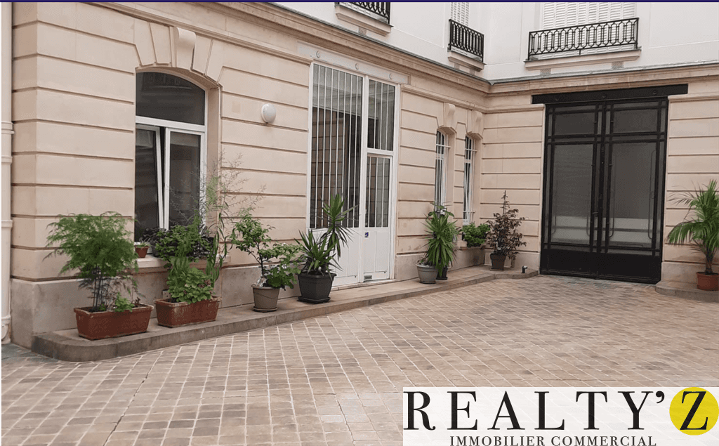 Local commercial · 104 m² · Location — photo 1