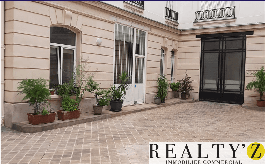 Local commercial · 104 m² · Location — photo 1
