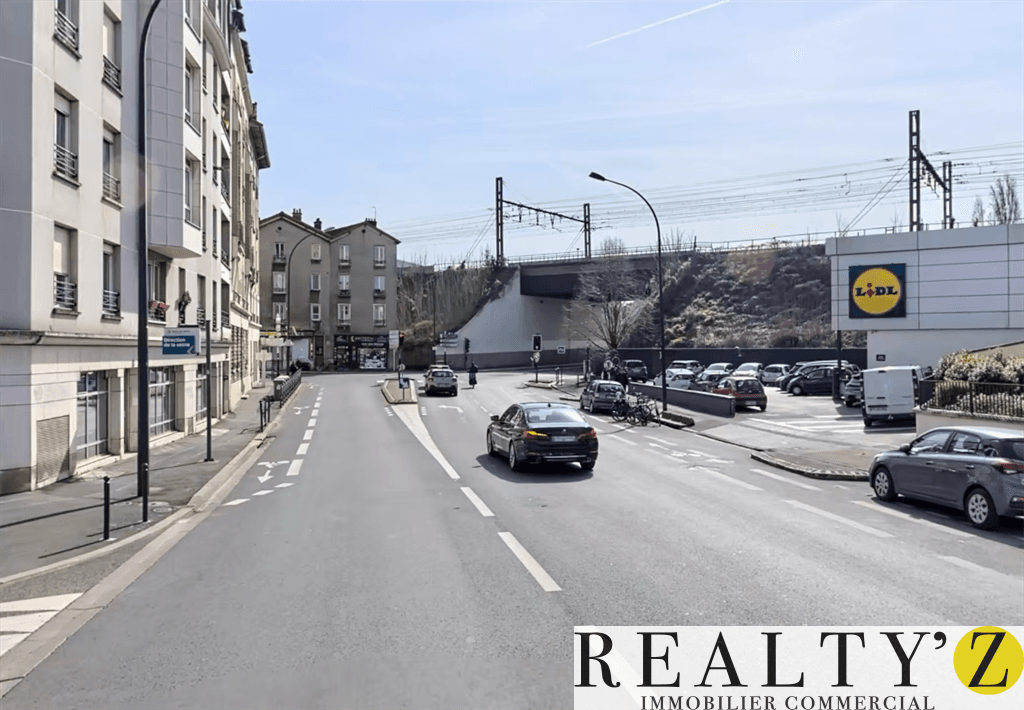 Local commercial · 290 m² · Location — photo 1