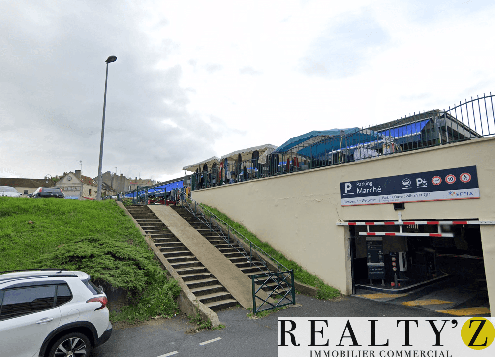 Local commercial · 552 m² · Location — photo 1