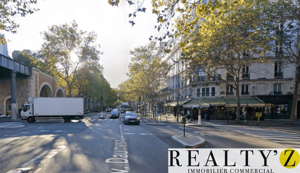 Local commercial · 77 m² · Location — photo 1