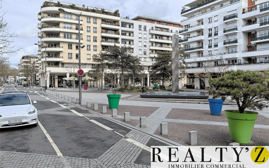 Local commercial · 144 m² · Location — photo 1