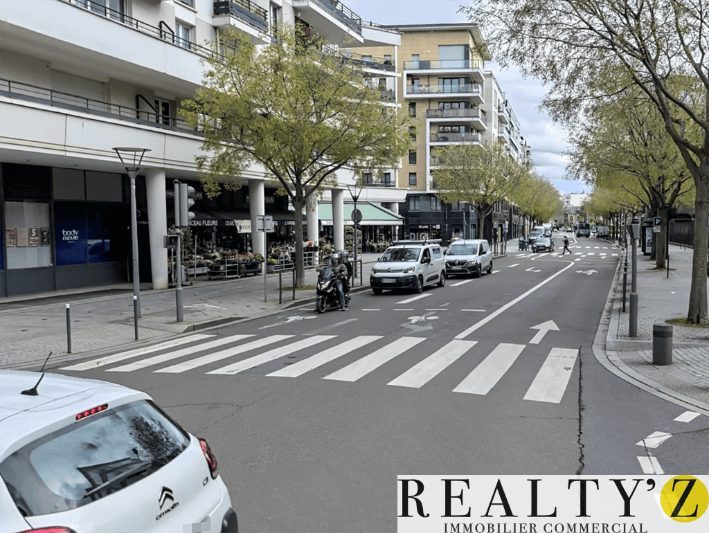Local commercial · 144 m² · Location — photo 1