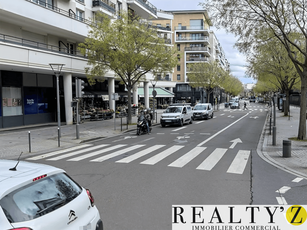 Local commercial · 144 m² · Location — photo 1