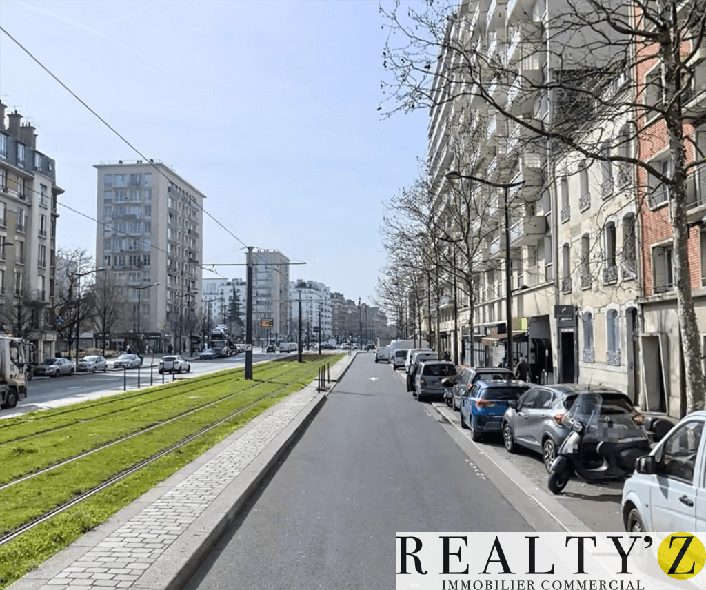Local commercial · 472 m² · Location — photo 1