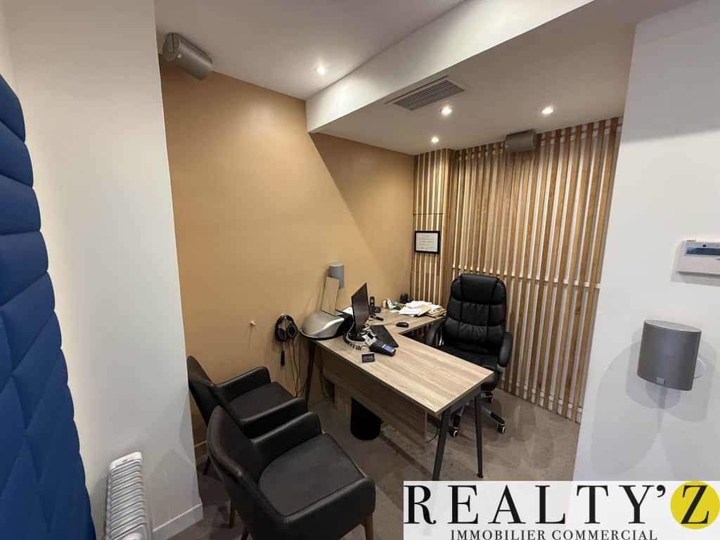 Local commercial · 42 m² · Achat des murs — photo 1