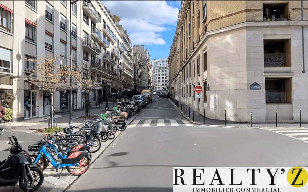 Local commercial · 360 m² · Location — photo 1