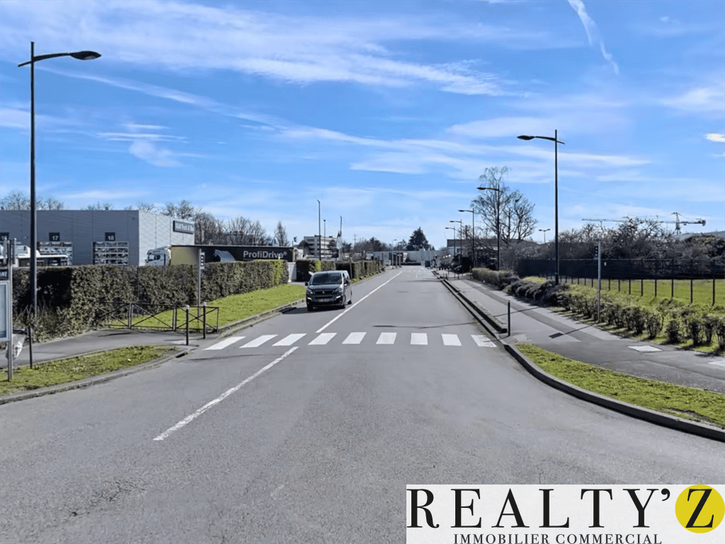 Local commercial · 445 m² · Location — photo 1