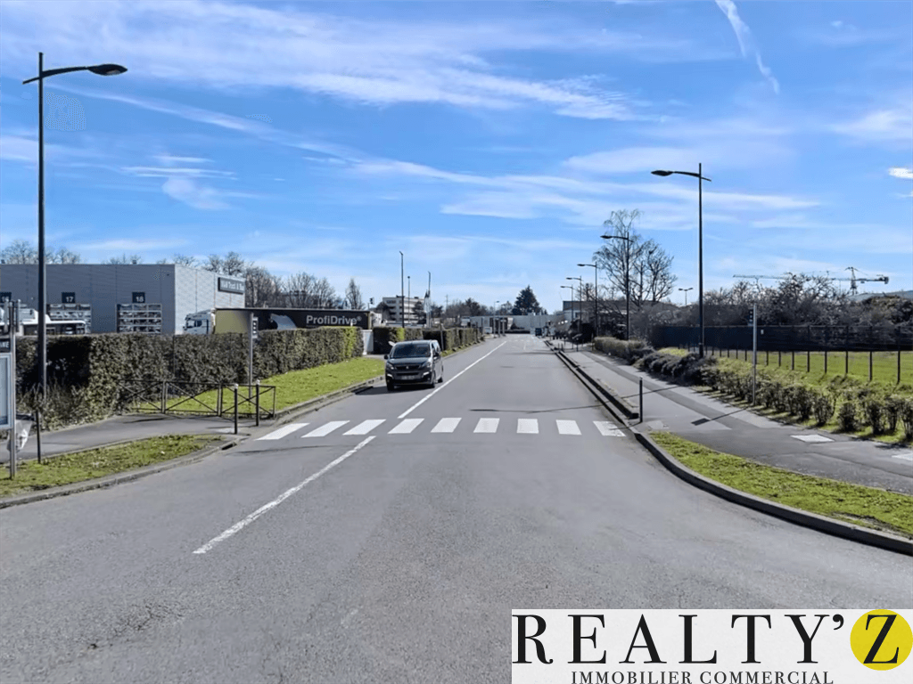 Local commercial · 445 m² · Location — photo 1