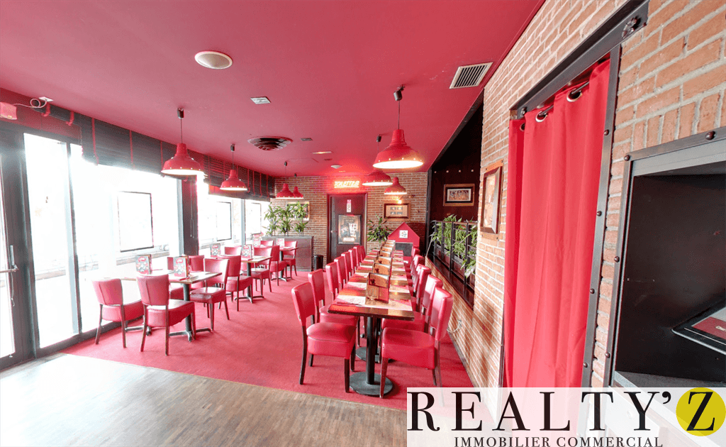 Local commercial · 604 m² · Location — photo 1