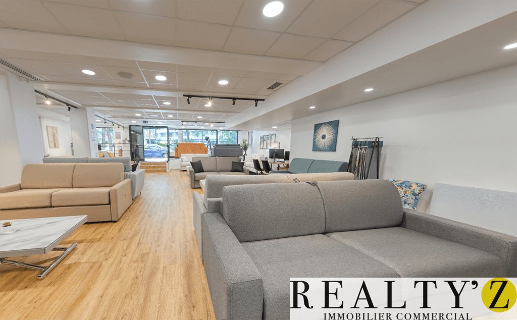 Local commercial · 447 m² · Location — photo 1