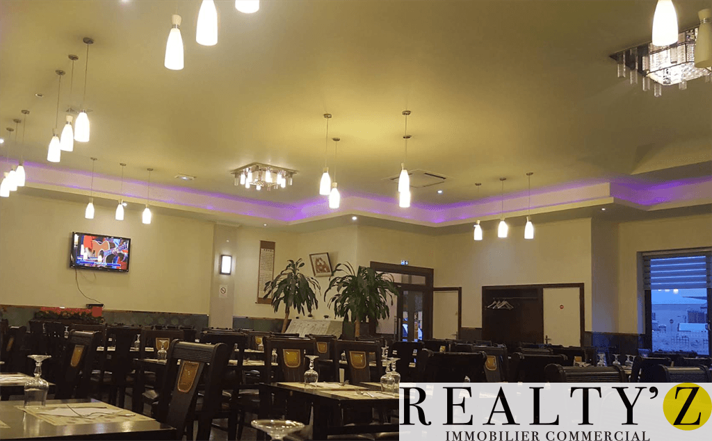 Local commercial · 555 m² · Location — photo 1