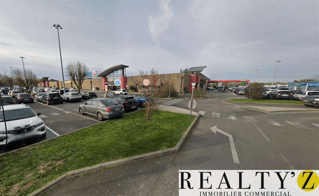 Local commercial · 556 m² · Location — photo 1