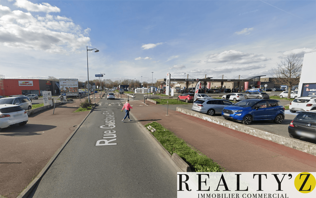 Local commercial · 556 m² · Location — photo 1