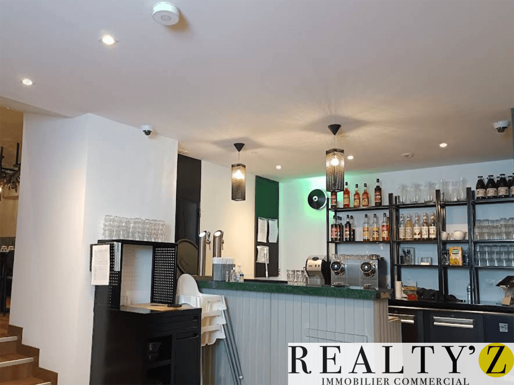 Local commercial · 235 m² · Location — photo 1