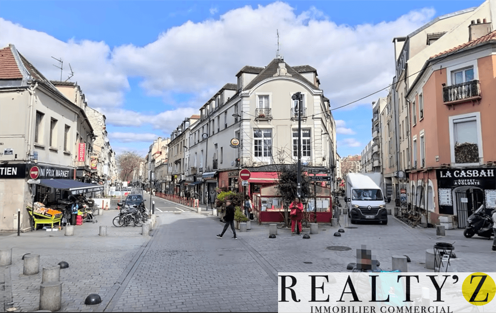 Local commercial · 235 m² · Location — photo 1