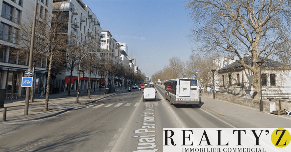 Local commercial · 311 m² · Location — photo 1