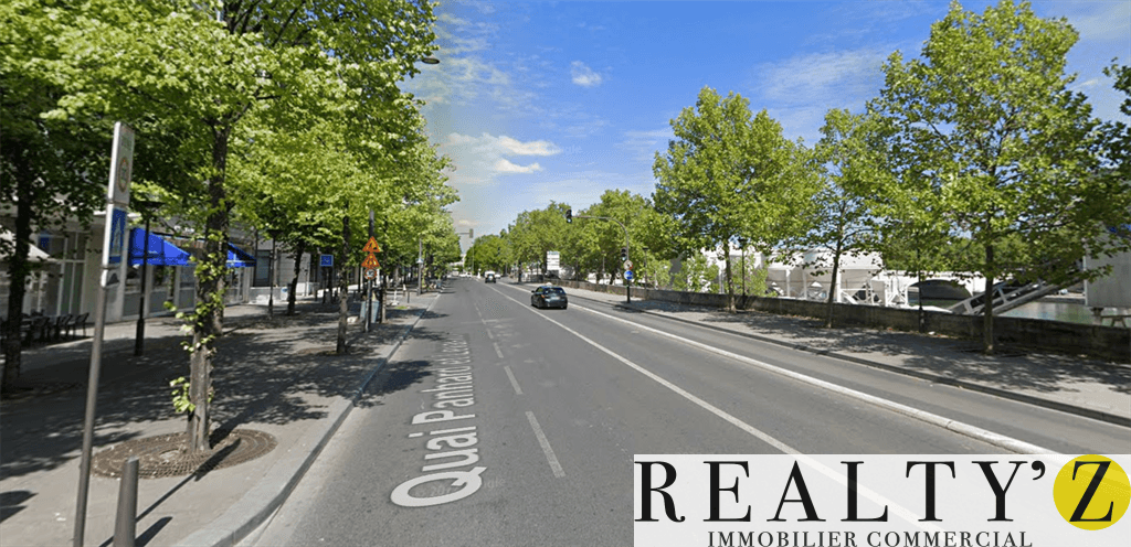 Local commercial · 311 m² · Location — photo 1