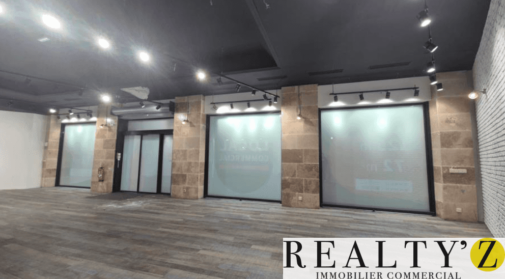 Local commercial · 196 m² · Location — photo 1