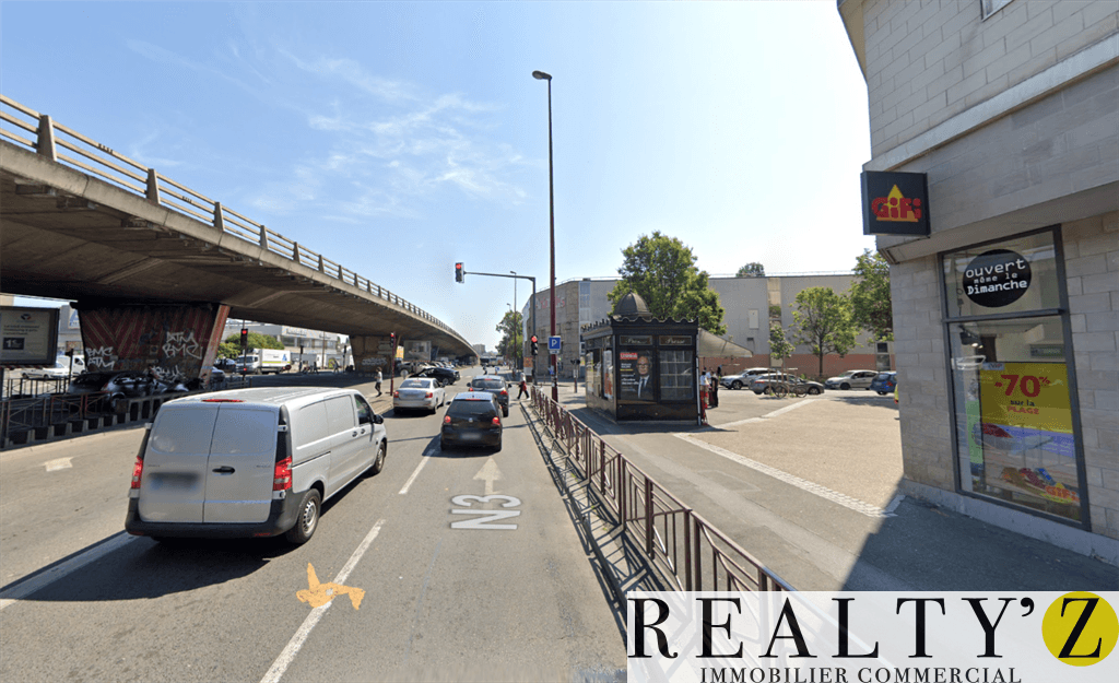 Local commercial · 802 m² · Location — photo 1