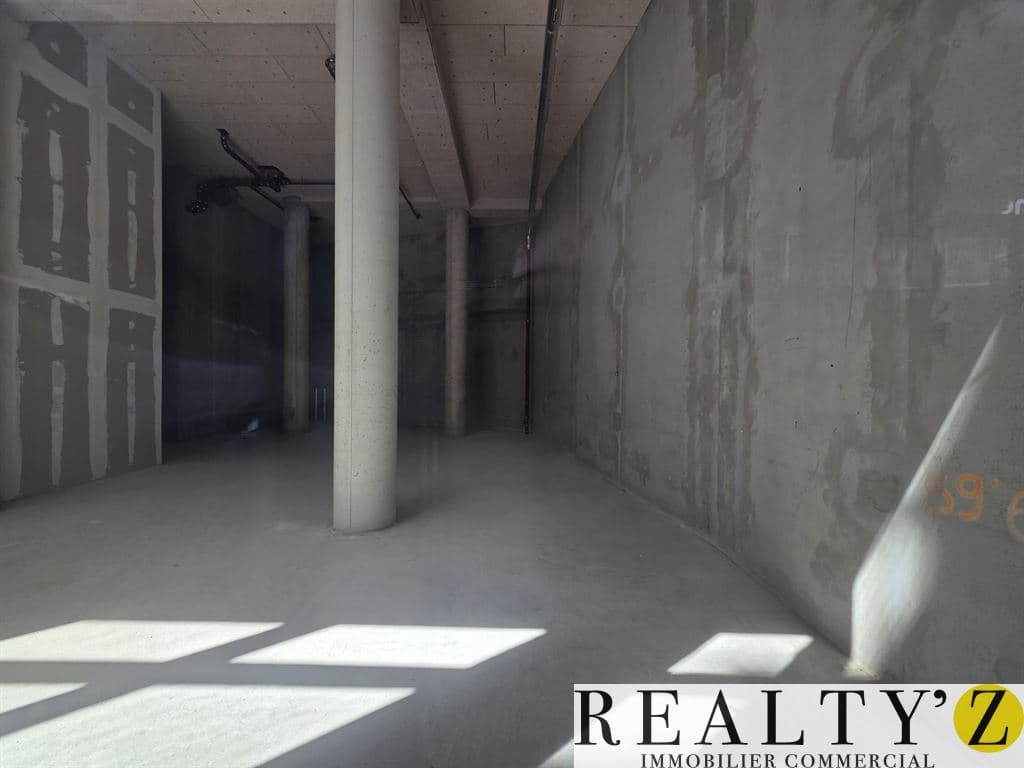 Local commercial · 166 m² · Location — photo 1