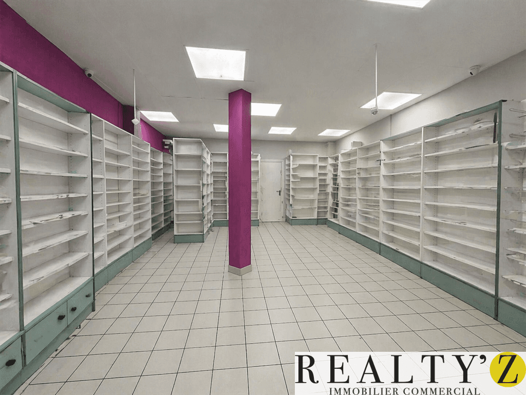 Local commercial · 56 m² · Location — photo 1