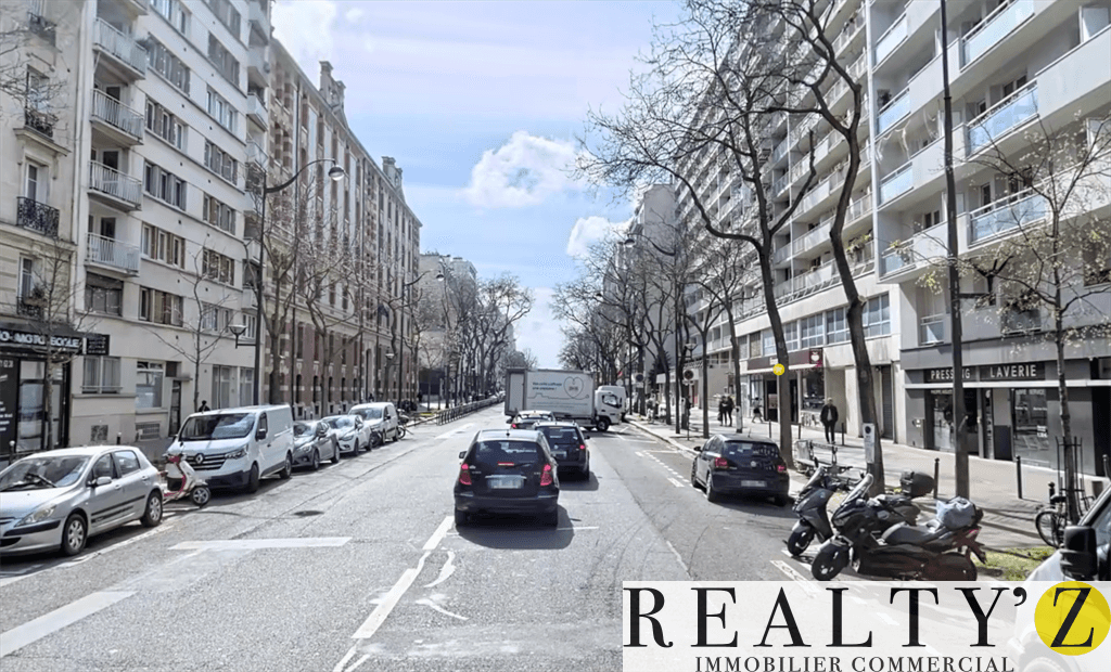 Local commercial · 366 m² · Location — photo 1