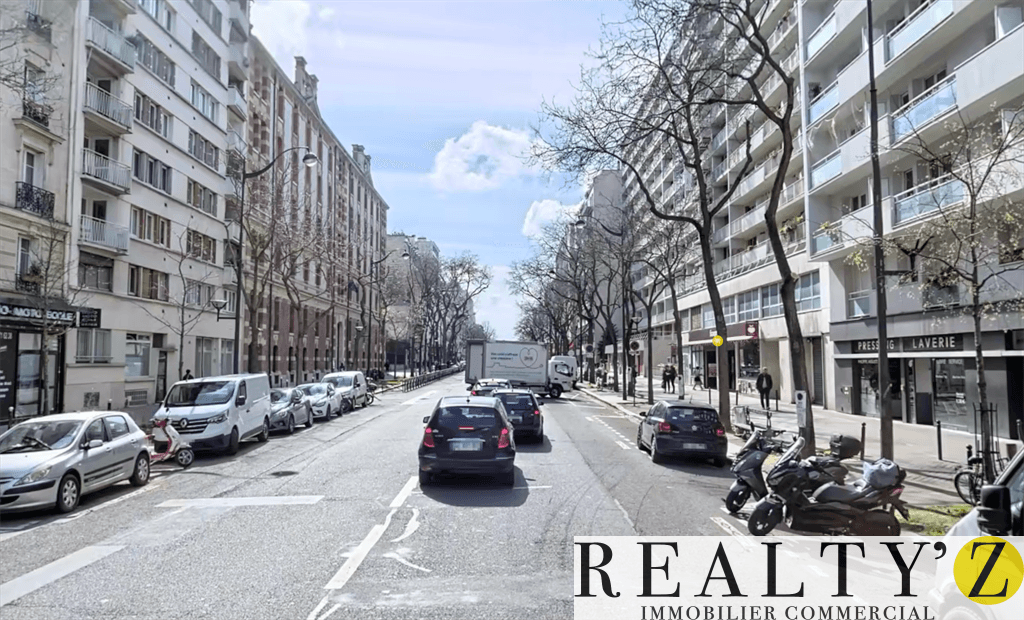 Local commercial · 366 m² · Location — photo 1