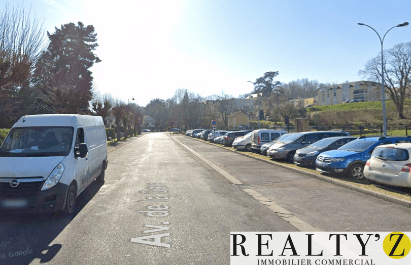Local commercial · 326 m² · Location — photo 1