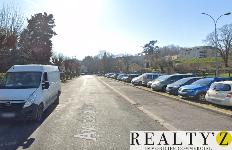 Local commercial · 326 m² · Location — photo 1
