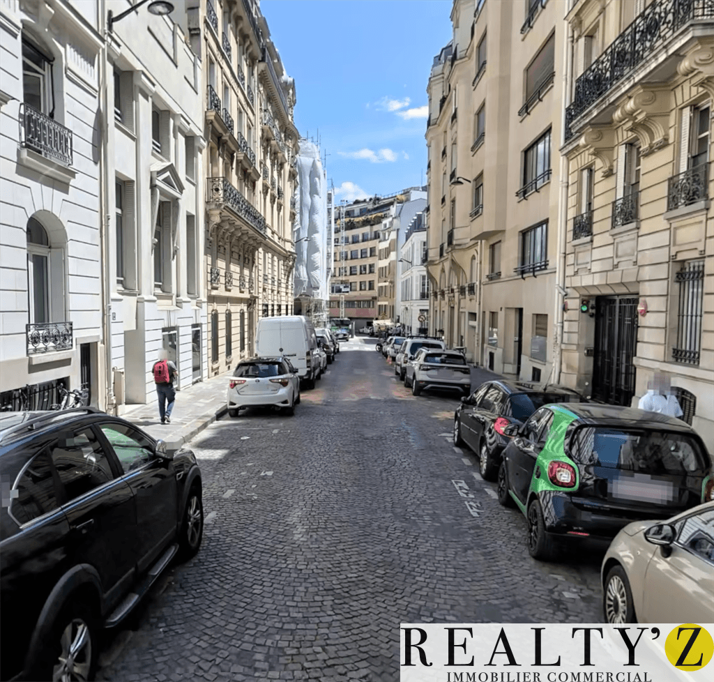 Local commercial · 221 m² · Location — photo 1
