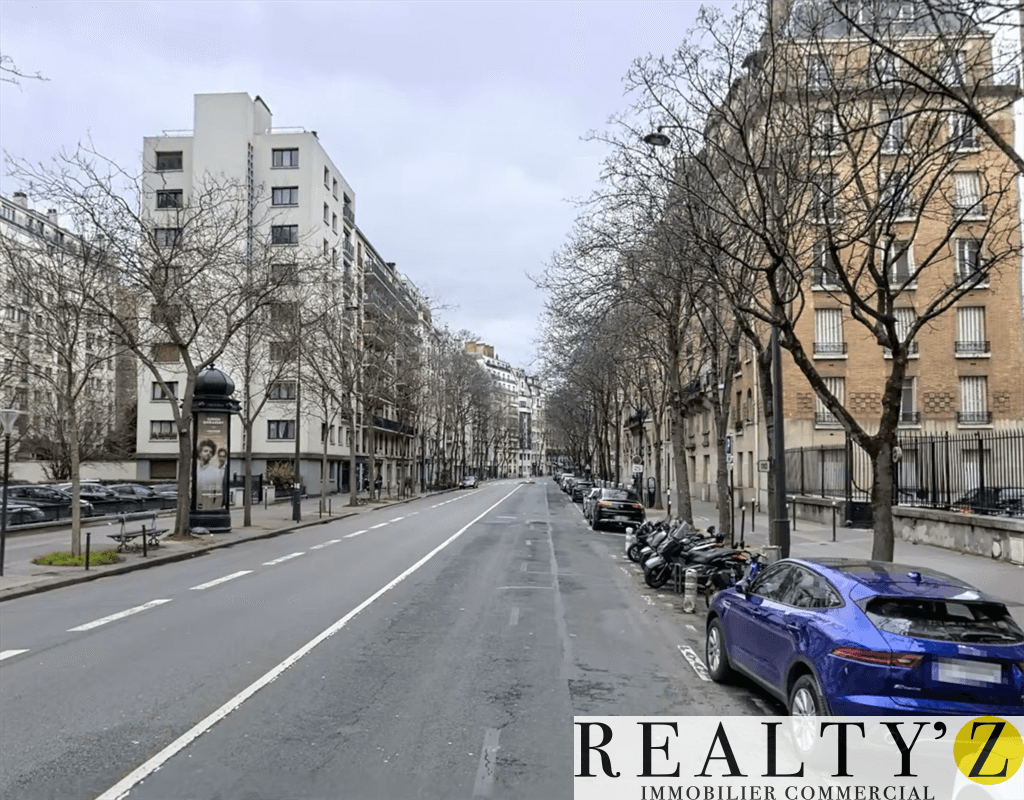 Local commercial · 77 m² · Location — photo 1