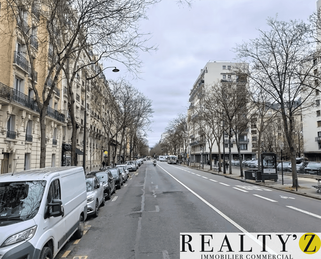 Local commercial · 77 m² · Location — photo 1