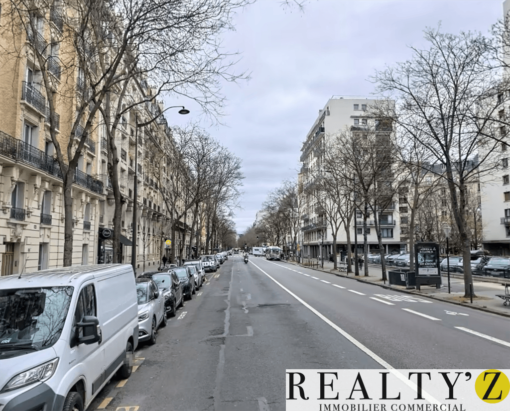 Local commercial · 77 m² · Location — photo 1